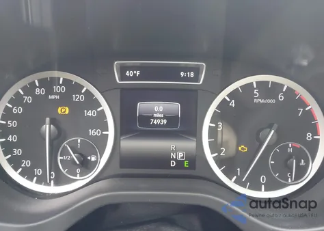 2017 Infiniti Qx30 Premium z USA, uszkodzony, nr VIN SJKCH5CR7HA031374